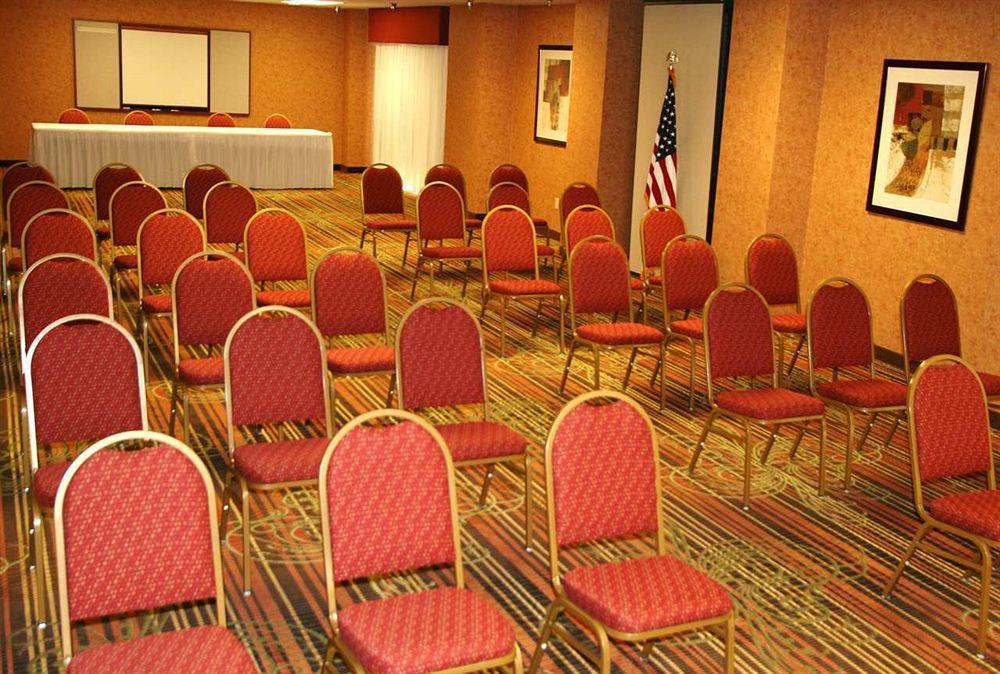 Hampton Inn & Suites Cleveland-Southeast-Стритсборо Удобства фото