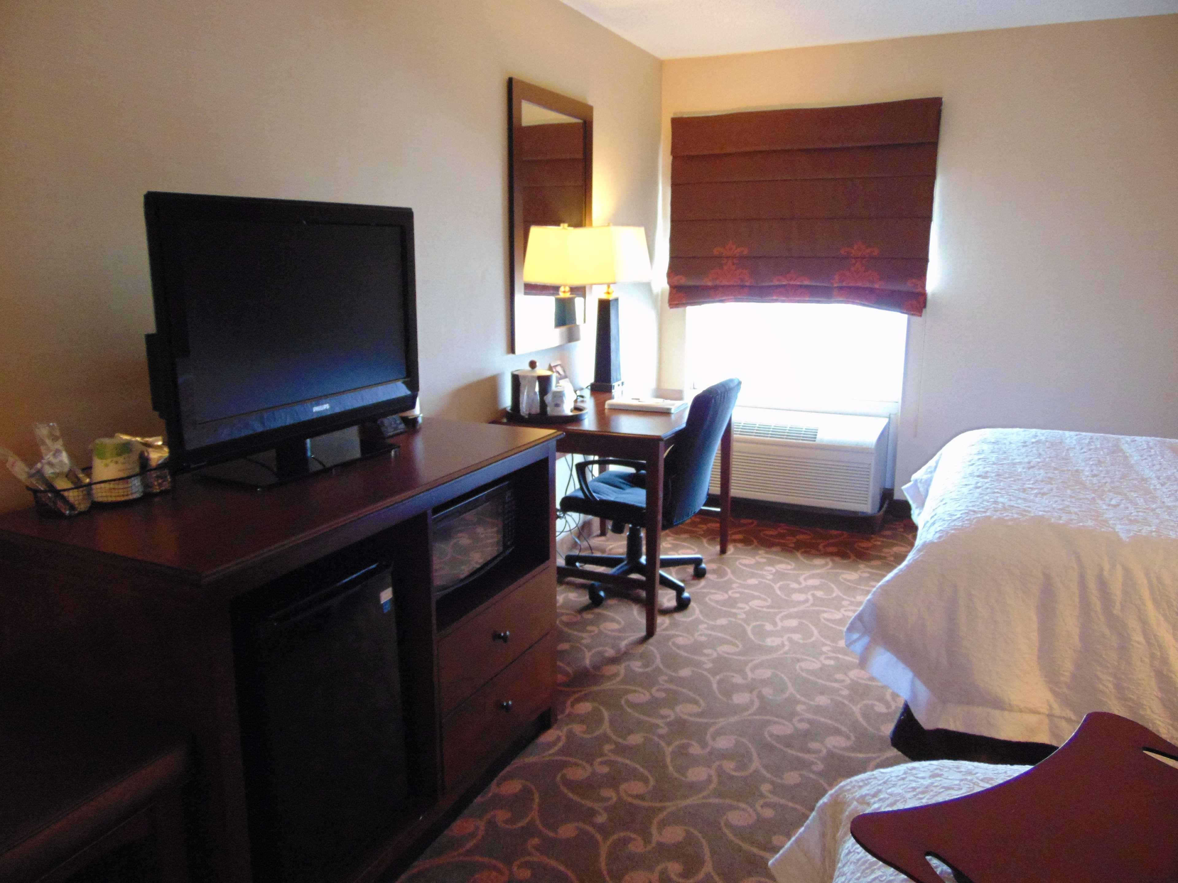 Hampton Inn & Suites Cleveland-Southeast-Стритсборо Экстерьер фото