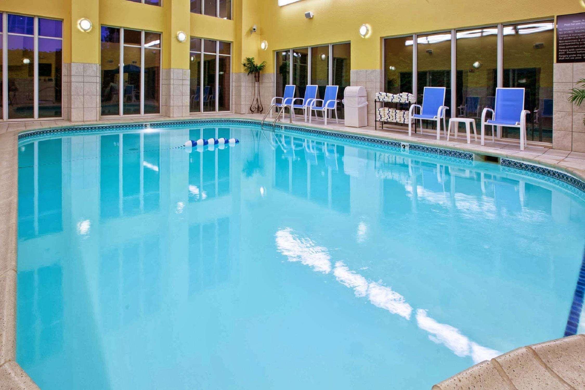 Hampton Inn & Suites Cleveland-Southeast-Стритсборо Экстерьер фото