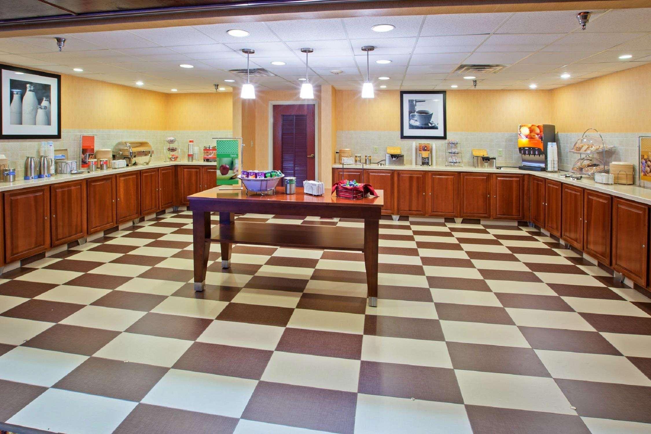 Hampton Inn & Suites Cleveland-Southeast-Стритсборо Экстерьер фото