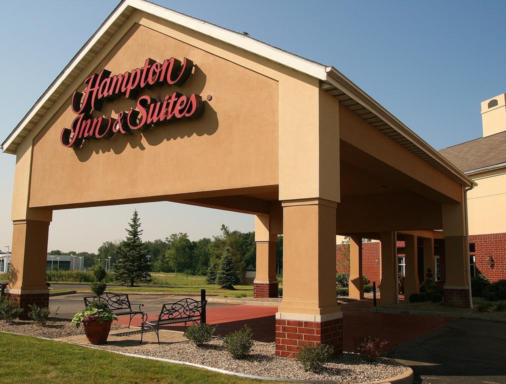 Hampton Inn & Suites Cleveland-Southeast-Стритсборо Экстерьер фото