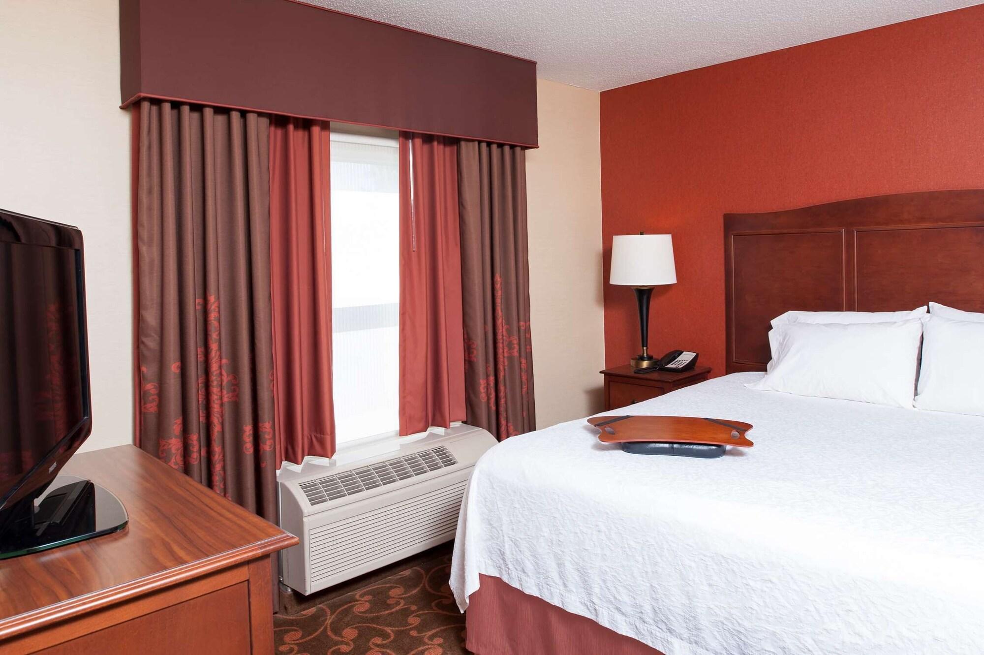 Hampton Inn & Suites Cleveland-Southeast-Стритсборо Экстерьер фото