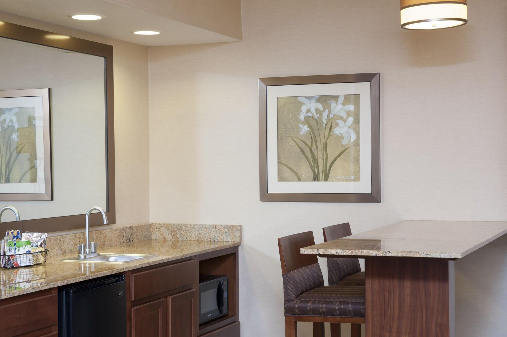 Hampton Inn & Suites Cleveland-Southeast-Стритсборо Экстерьер фото