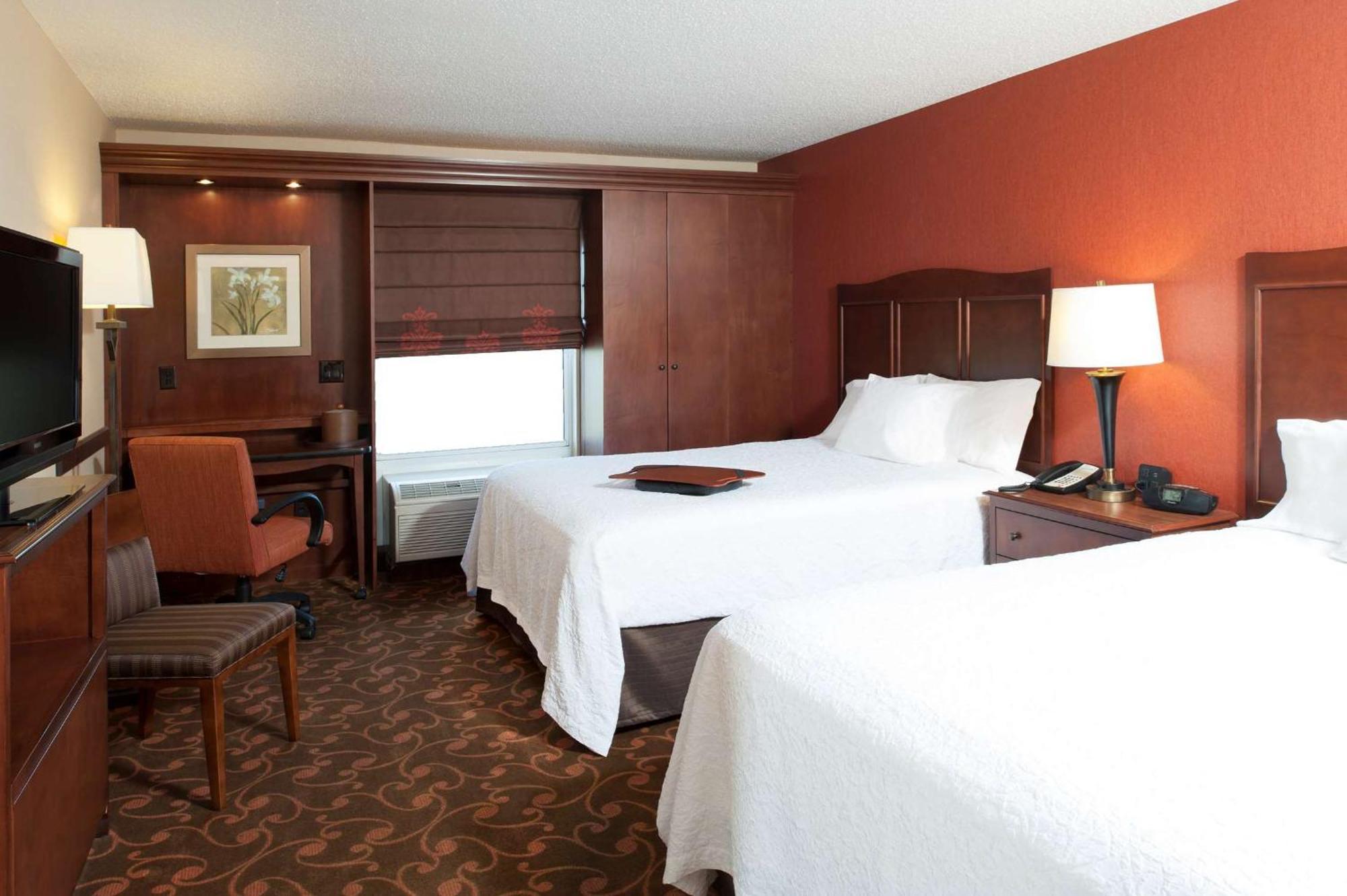 Hampton Inn & Suites Cleveland-Southeast-Стритсборо Экстерьер фото