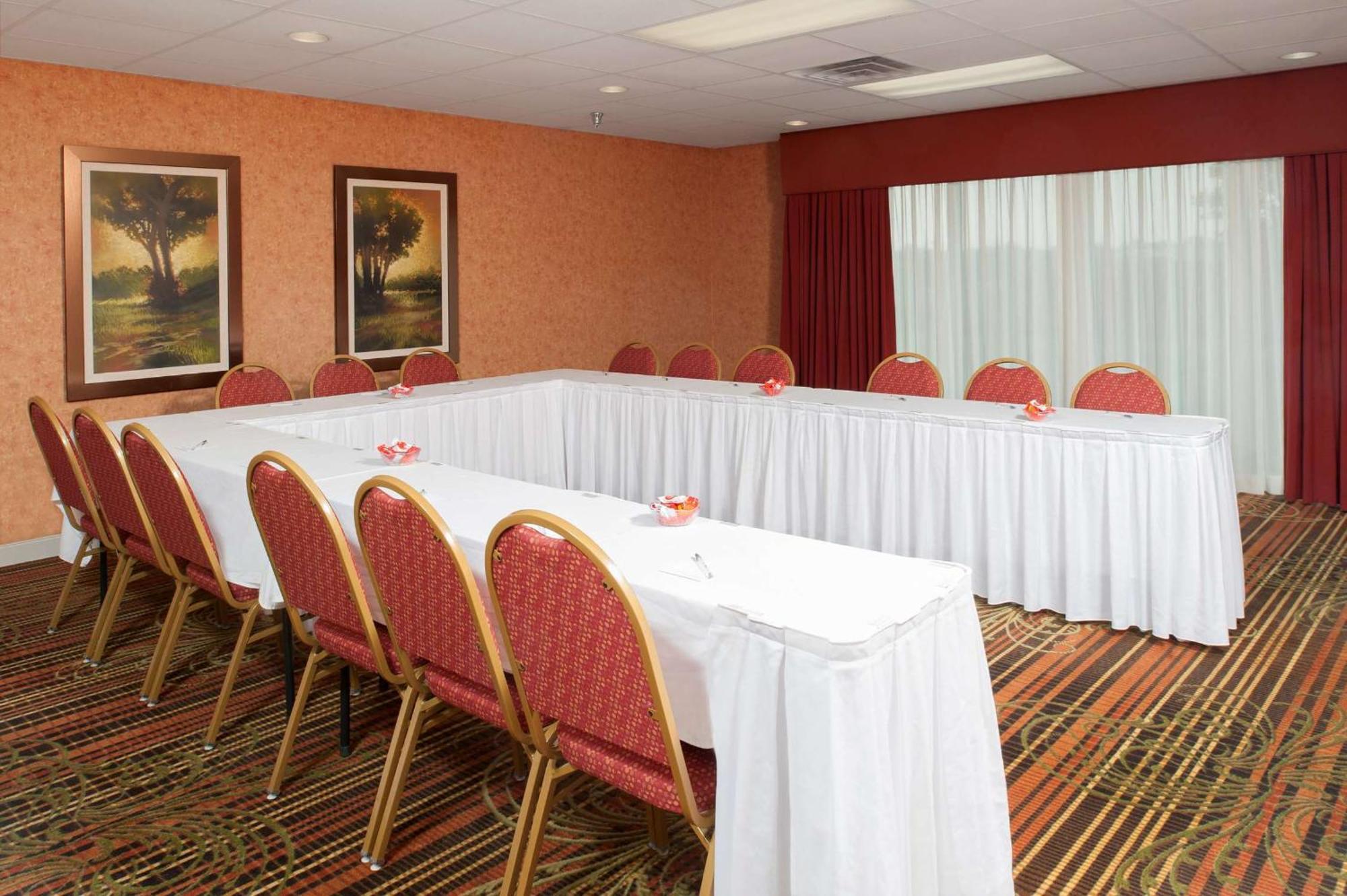 Hampton Inn & Suites Cleveland-Southeast-Стритсборо Экстерьер фото
