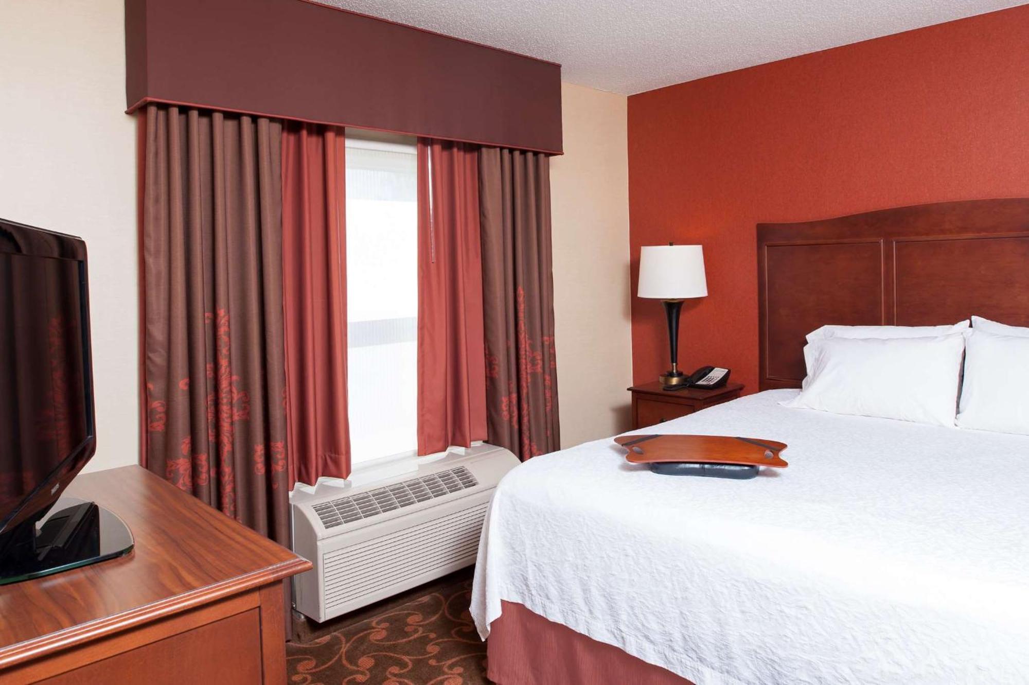 Hampton Inn & Suites Cleveland-Southeast-Стритсборо Экстерьер фото