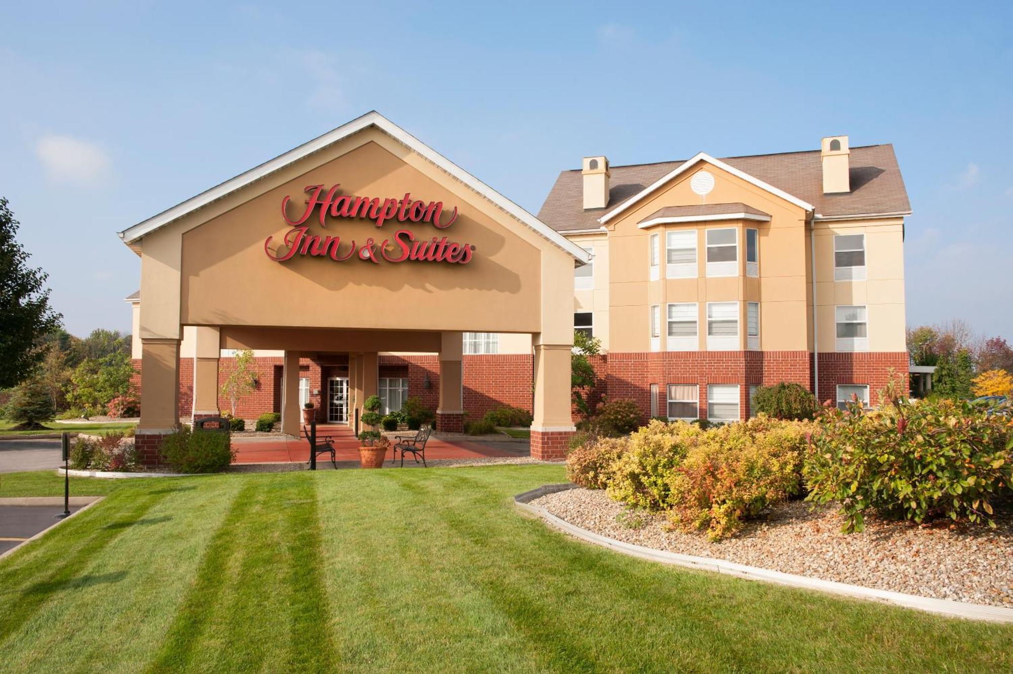 Hampton Inn & Suites Cleveland-Southeast-Стритсборо Экстерьер фото