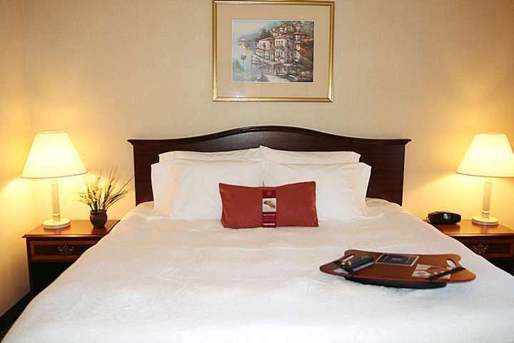 Hampton Inn & Suites Cleveland-Southeast-Стритсборо Номер фото