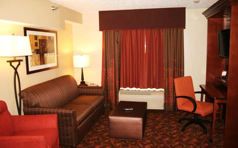 Hampton Inn & Suites Cleveland-Southeast-Стритсборо Номер фото