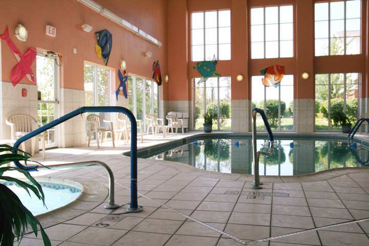 Hampton Inn & Suites Cleveland-Southeast-Стритсборо Удобства фото