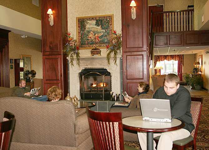 Hampton Inn & Suites Cleveland-Southeast-Стритсборо Интерьер фото