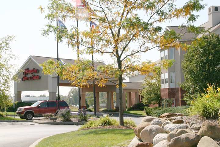 Hampton Inn & Suites Cleveland-Southeast-Стритсборо Экстерьер фото
